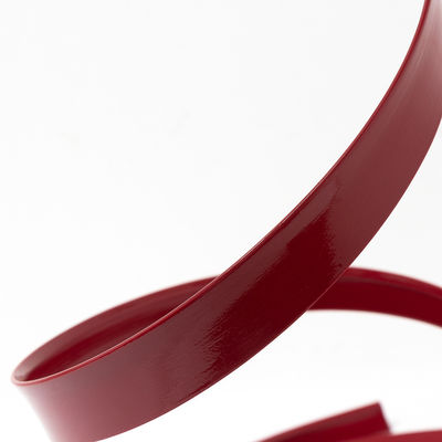 Rood plastic kapje voor de kant van het kanaal